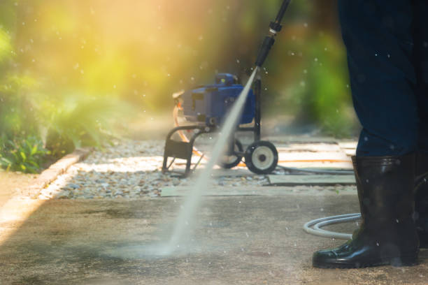 Best Pool Deck Cleaning  in West Glendive, MT